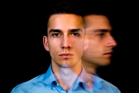 Мужчина с диссоциативным расстройством